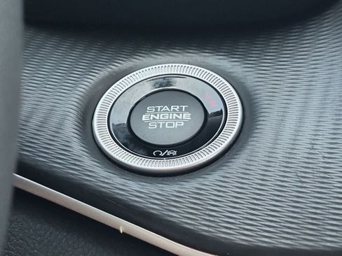Used 2023 Jeep Grand Cherokee Laredo RWD image 16