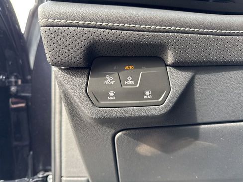 Used 2024 Volkswagen Atlas SE image 17