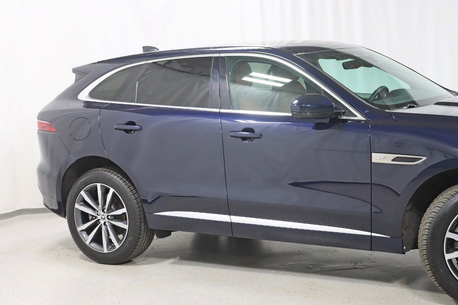 Used 2025 Jaguar F-PACE R-Dynamic S AWD/4WD image 3