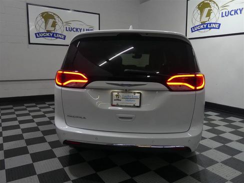 Used 2018 Chrysler Pacifica Touring-L Plus w/ Advanced Safetytec Group FWD image 7