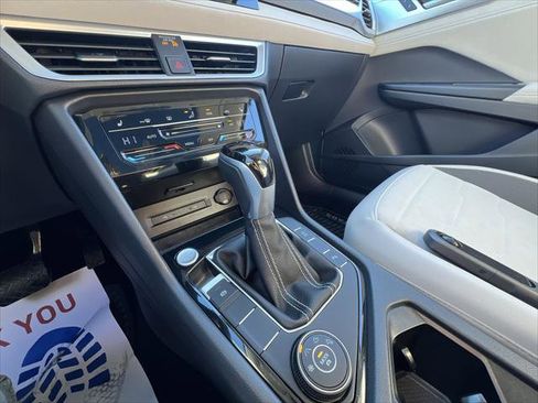 Used 2025 Volkswagen Taos SE image 19