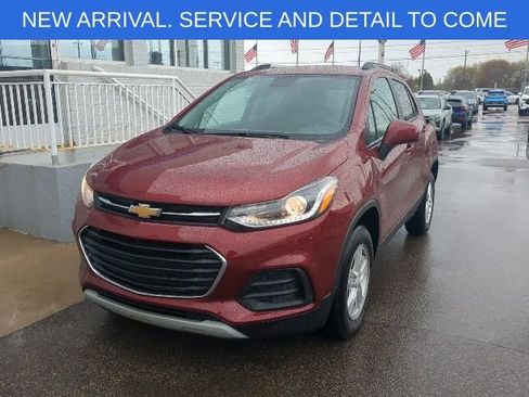 Used 2022 Chevrolet Trax LT w/ LT Convenience Package image 13