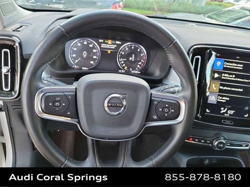 Used 2020 Volvo XC40 T4 Momentum image 15