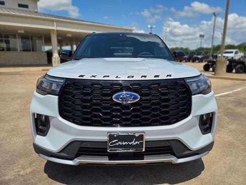 New 2026 Ford Explorer ST-Line w/ ST-Line Street Pack RWD image 2