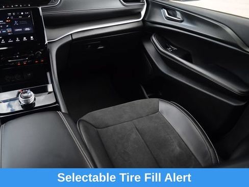 Used 2023 Jeep Grand Cherokee Altitude AWD/4WD image 14