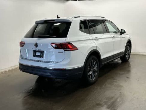 Certified 2022 Volkswagen Tiguan SE image 32