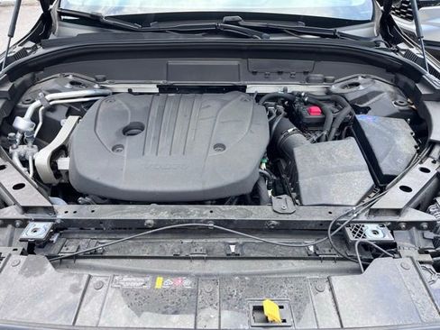 Used 2022 Volvo XC60 B5 Momentum w/ Climate Package FWD image 6
