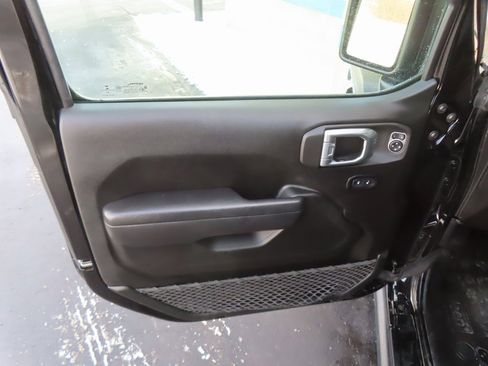 Used 2022 Jeep Wrangler Unlimited Willys image 25