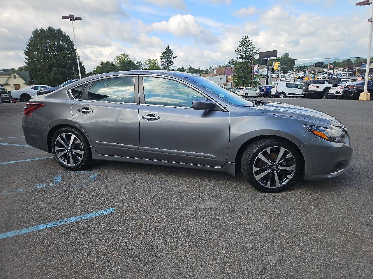 Used 2017 Nissan Altima 2.5 SR FWD image 2