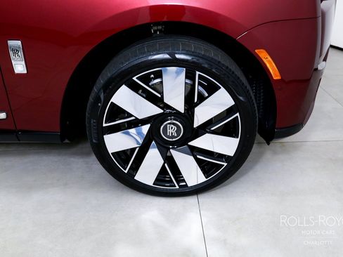 Certified 2025 Rolls-Royce Cullinan AWD/4WD image 40