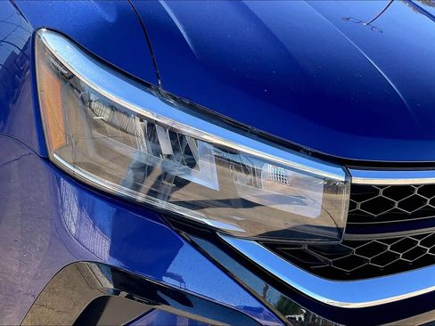 Used 2024 Volkswagen Taos SE image 27