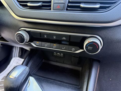 Used 2020 Nissan Altima 2.5 SR FWD image 12