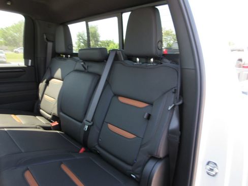 New 2026 GMC Sierra 2500 AT4 w/ AT4 Premium Plus Package AWD/4WD image 11