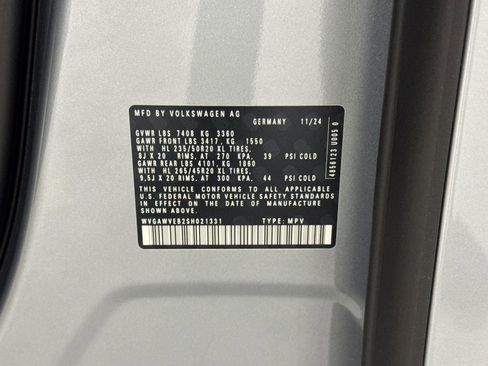 New 2025 Volkswagen ID. Buzz Pro S RWD image 28