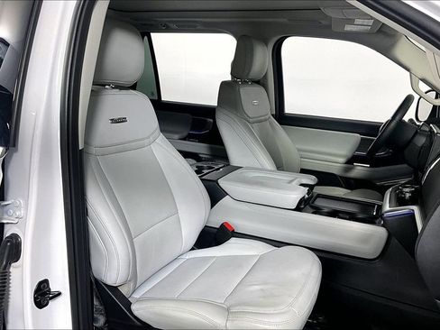 Used 2025 Ford Expedition Platinum w/ Driver's Package AWD/4WD image 7