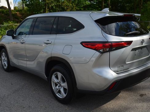 Used 2021 Toyota Highlander L AWD/4WD image 7