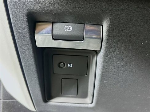 Used 2025 Land Rover Defender 110 S image 32