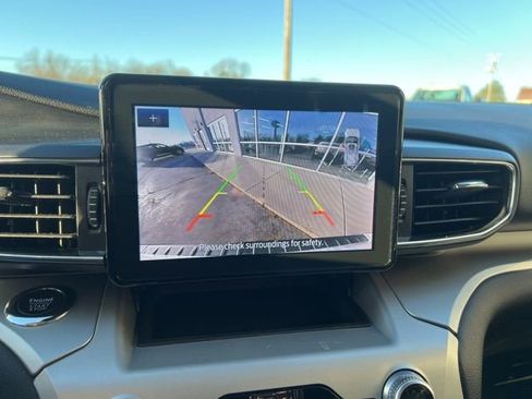 Used 2022 Ford Explorer XLT w/ Equipment Group 202A image 18