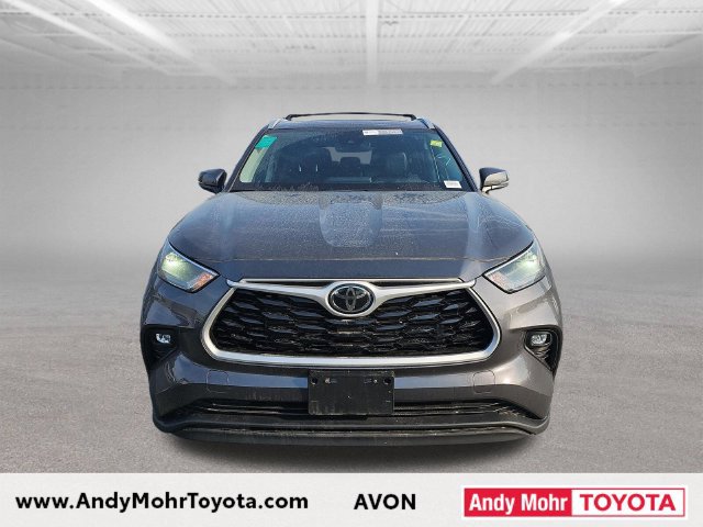 Used 2022 Toyota Highlander XLE AWD/4WD image 3