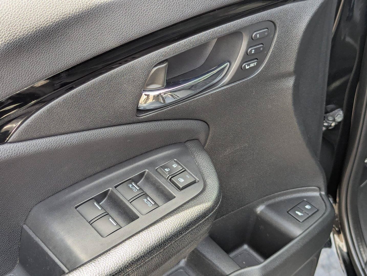 Used 2016 Honda Pilot Touring image 11