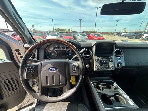 Used 2016 Ford F250 Platinum w/ FX4 Off-Road Package AWD/4WD image 10