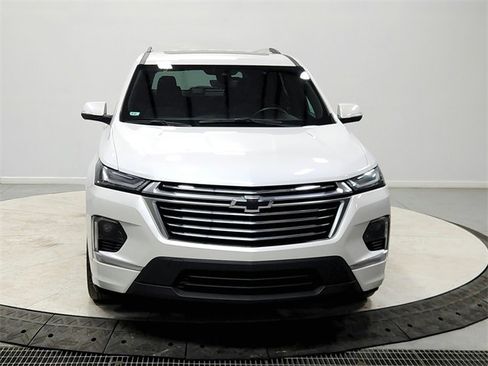 Used 2023 Chevrolet Traverse Premier image 2