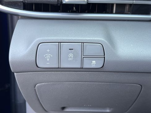 Used 2024 Hyundai Elantra SE FWD image 13