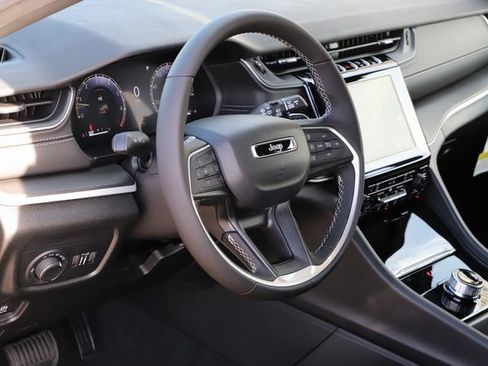 New 2025 Jeep Grand Cherokee Altitude image 10