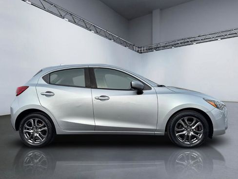 Used 2020 Toyota Yaris LE image 3