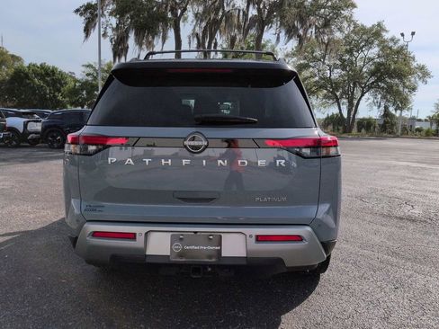 Used 2022 Nissan Pathfinder Platinum w/ Cargo Package FWD image 4