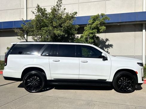 Used 2022 Cadillac Escalade ESV Premium Luxury AWD/4WD image 3