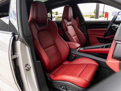 New 2026 Porsche Macan 4 Electric image 45