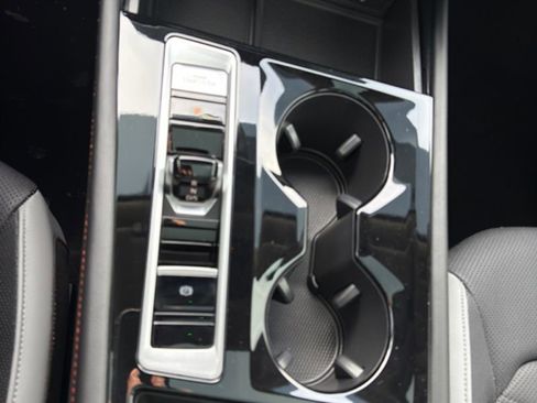 Used 2024 Volkswagen Atlas Peak Edition SE image 28