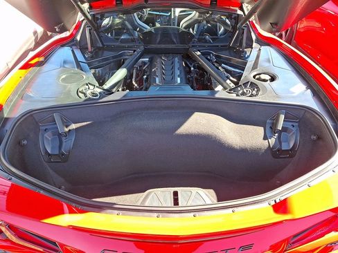 Used 2021 Chevrolet Corvette Stingray Coupe w/ Z51 Performance Package image 28