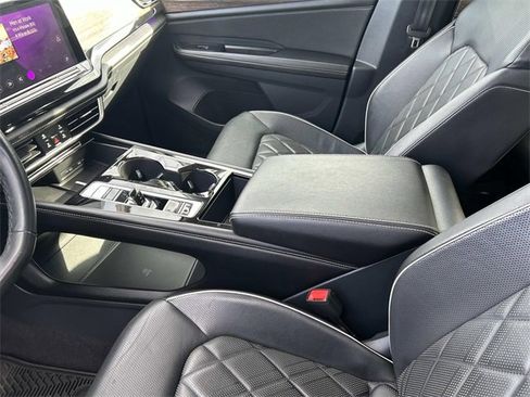 Used 2024 Volkswagen Atlas SEL Premium R-Line image 24