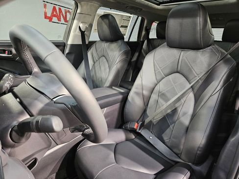 New 2026 Toyota Highlander Platinum AWD/4WD image 12