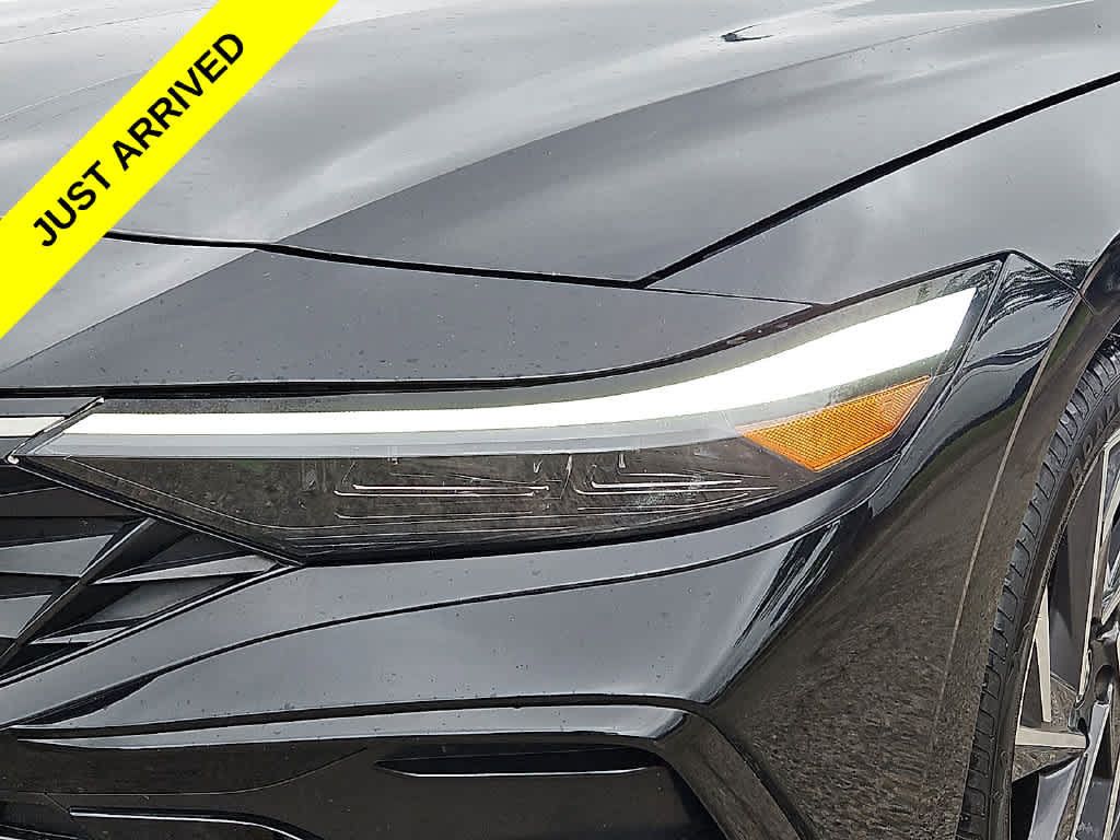 Used 2025 Hyundai Elantra SEL FWD image 8