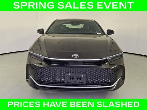 Certified 2024 Toyota Crown Limited image 3