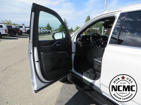 Used 2023 Cadillac Escalade Premium Luxury AWD/4WD image 14