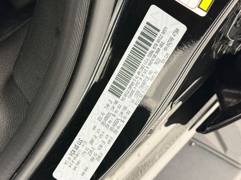 Used 2019 RAM 1500 Laramie image 18