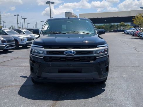Used 2024 Ford Expedition XLT RWD image 3