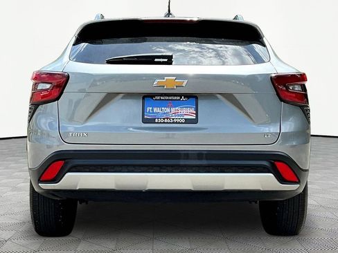 Used 2025 Chevrolet Trax LT FWD image 6