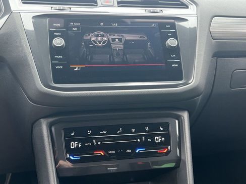 Certified 2022 Volkswagen Tiguan SEL R-Line image 19