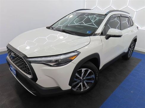 Used 2022 Toyota Corolla Cross XLE FWD image 4