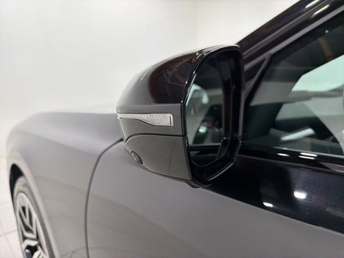 Used 2025 BMW 740i xDrive w/ Premium Package image 9