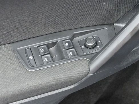 Used 2021 Volkswagen Tiguan S image 12