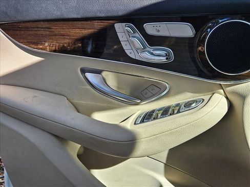Used 2018 Mercedes-Benz GLC 300 4MATIC image 4