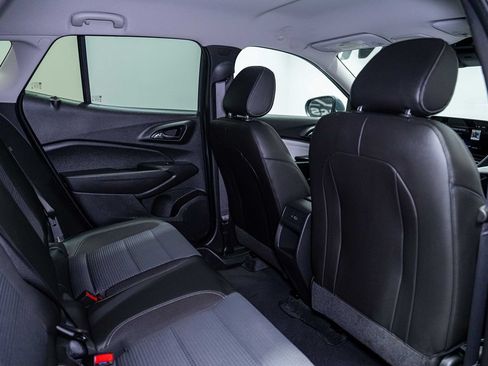 Used 2025 Chevrolet Trax LT w/ LT Convenience Package FWD image 17