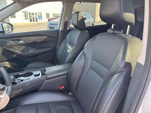 Used 2024 Nissan Rogue SV w/ SV Premium Package image 18