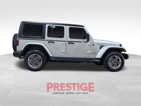 Used 2022 Jeep Wrangler Unlimited Sahara image 6